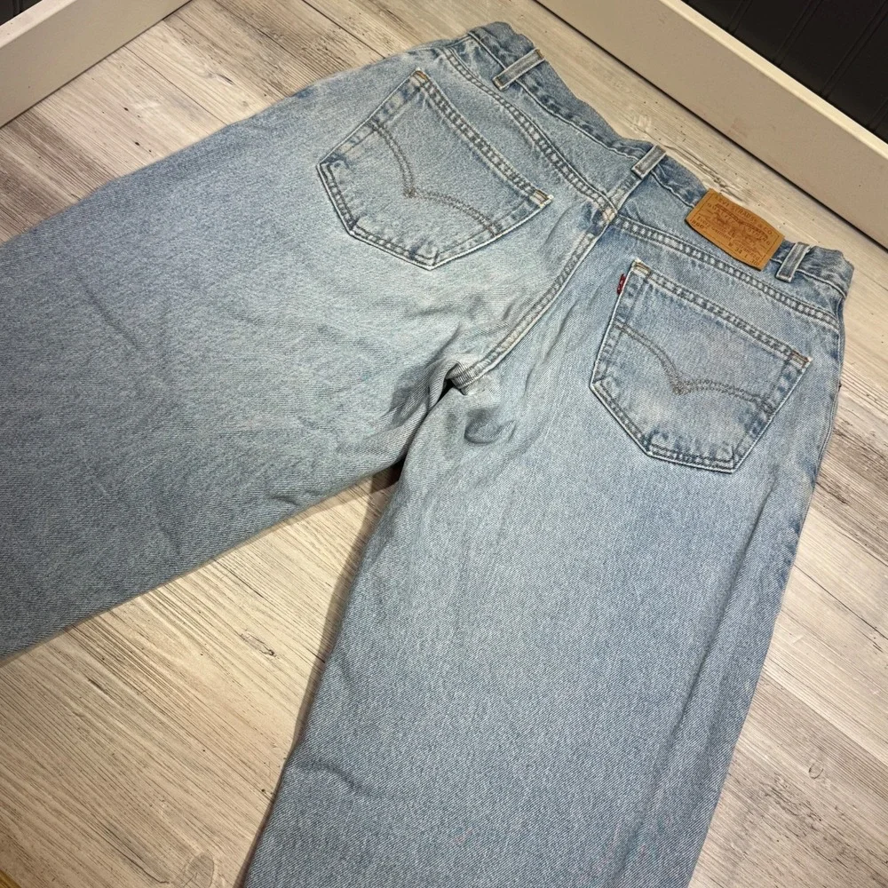 VTG Levis 560 Jeans Mens 34x30 Blue Relaxed Tapered Light Wash Made In USA Bat‎